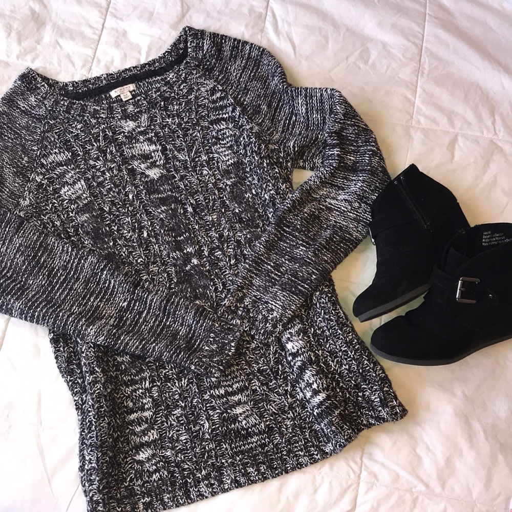 Black, white and grey sweater - Picture 1 of 4